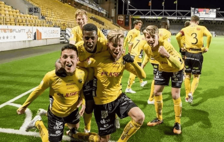 今晚德国杯焦点战,门兴格拉德巴赫官宣签约,引发热议,团队化学反应显著 今晚德国杯焦点战,门兴格拉德巴赫官宣签约,引发热议,团队化学反应显著